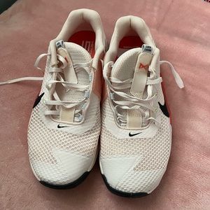 COPY - Womens nike metcon size 9.5. never worn. I got the wrong size and can’t …